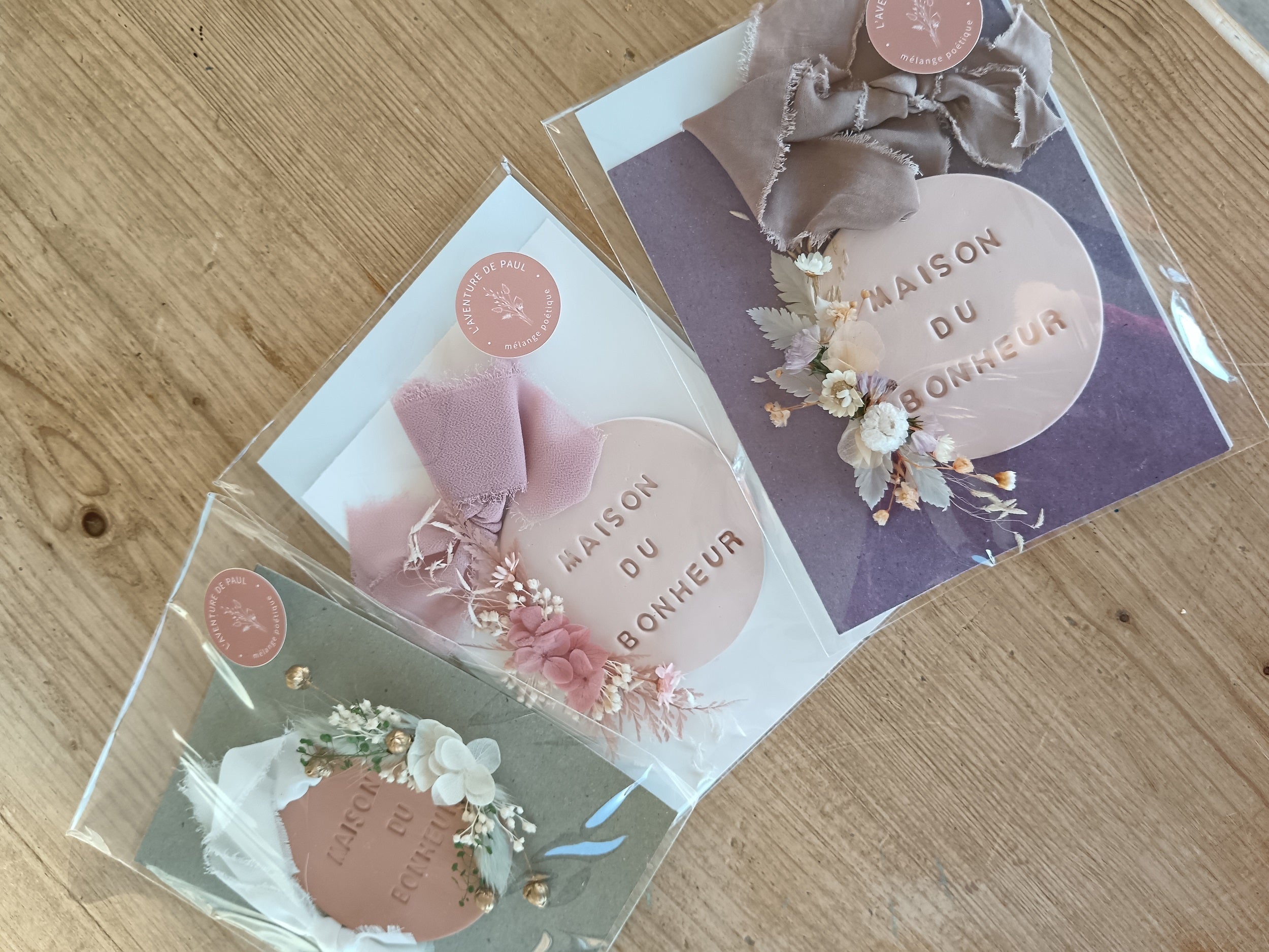 Médaillon en argile et fleurs stabilisées "Maison du bonheur"