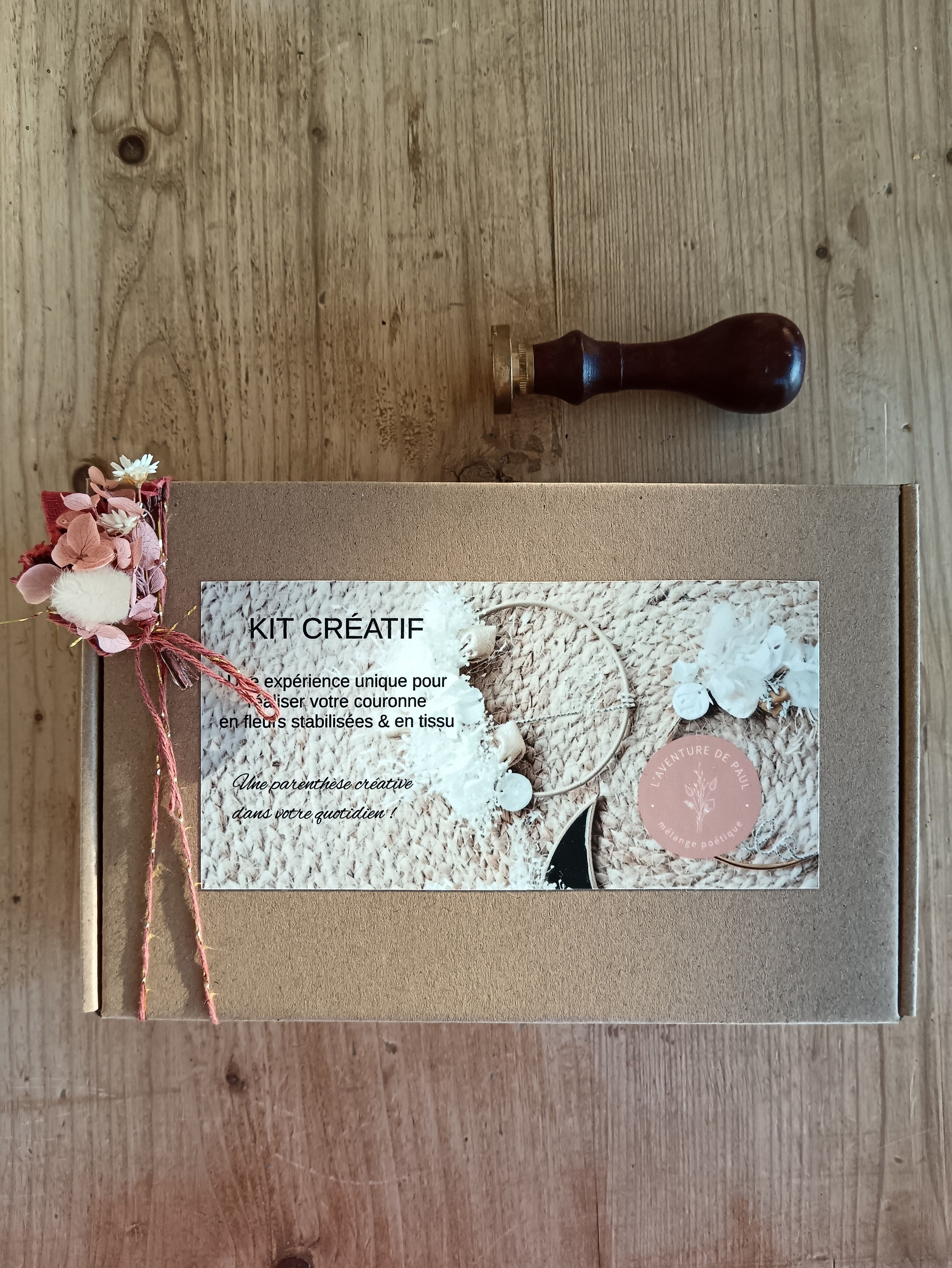 Kit créatif d'une couronnes en fleurs stabilisées et tissu