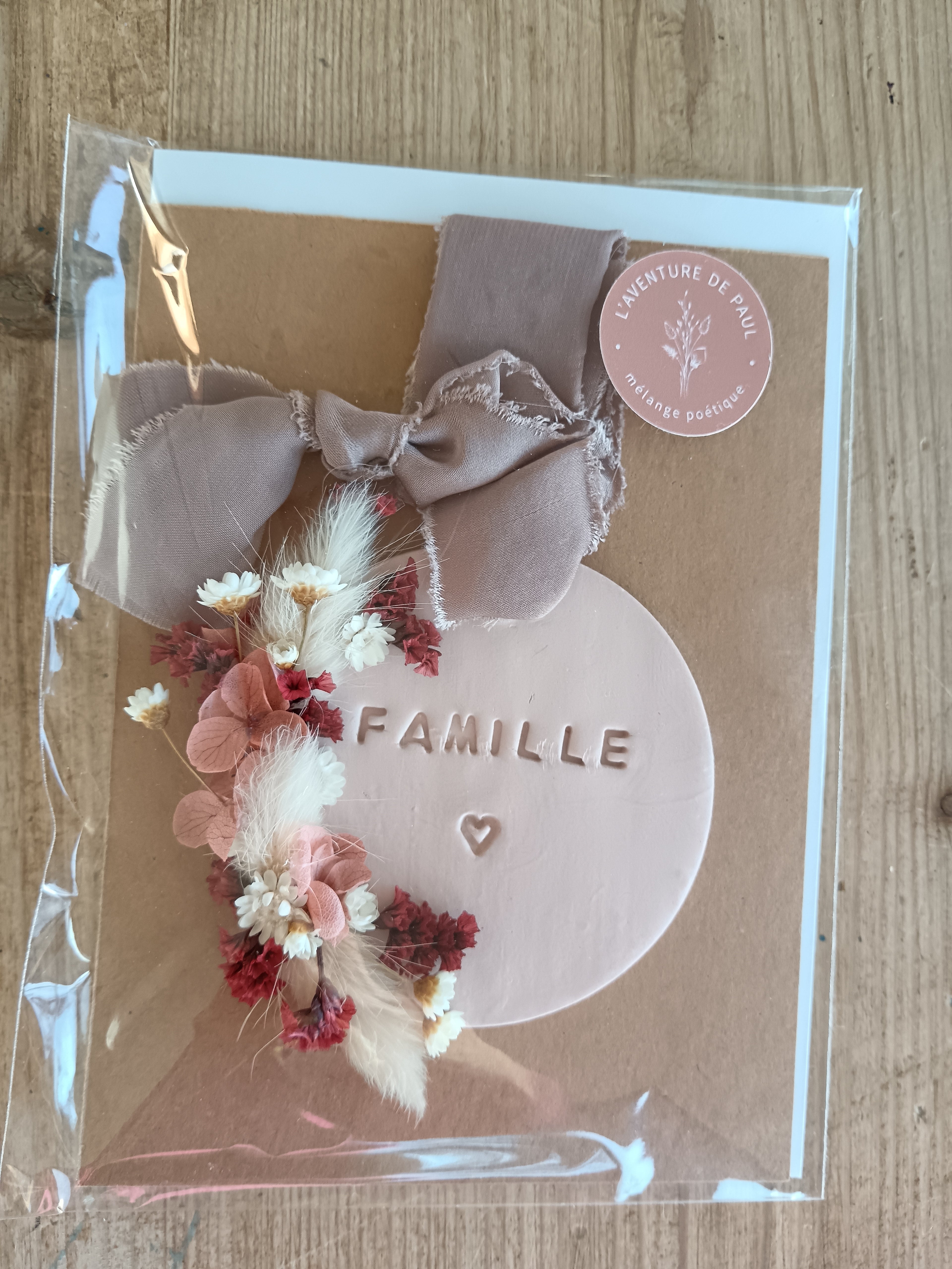 Médaillon argile et fleurs stabilisées "Famille"
