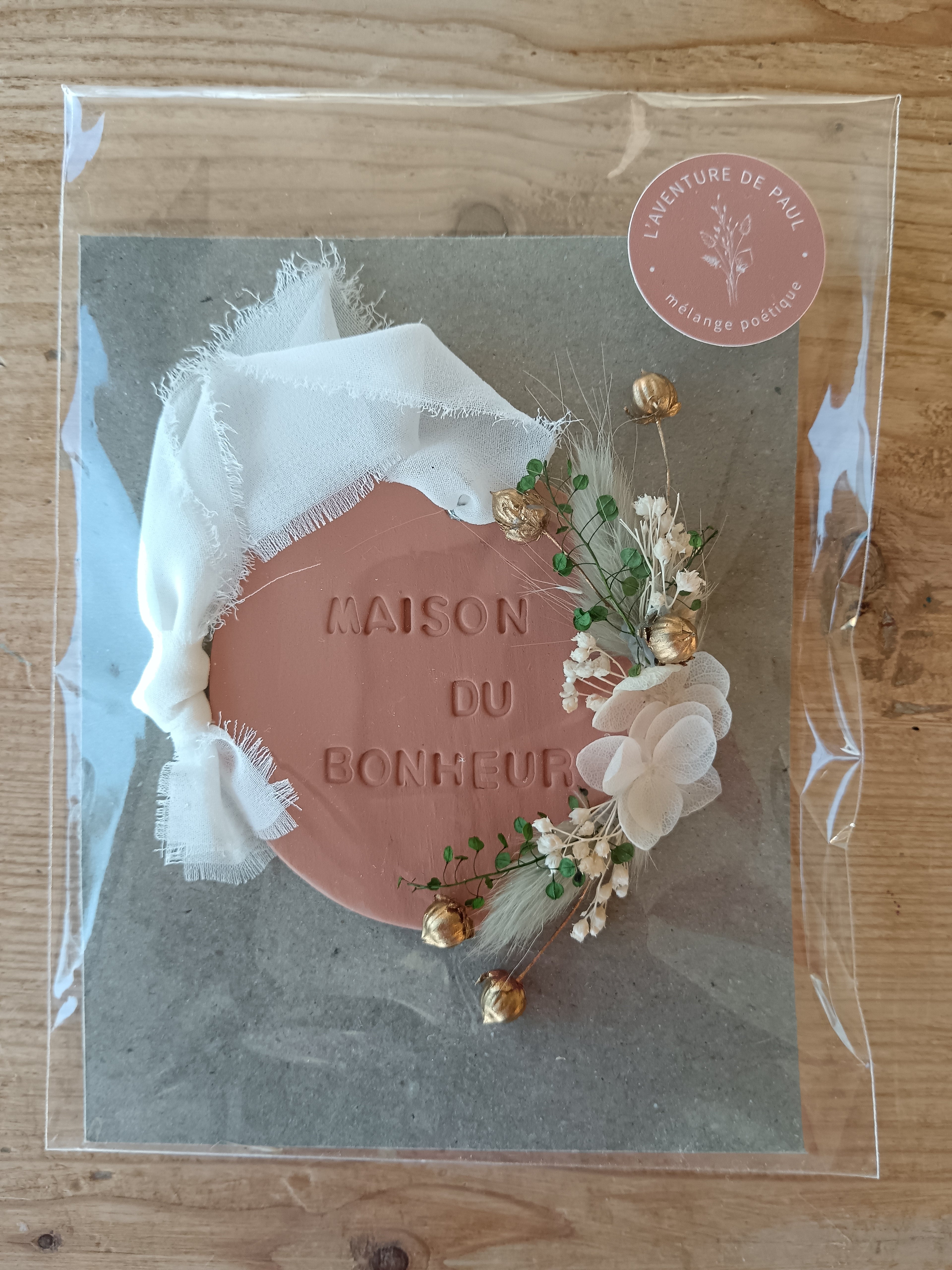 Médaillon en argile et fleurs stabilisées "Maison du bonheur"