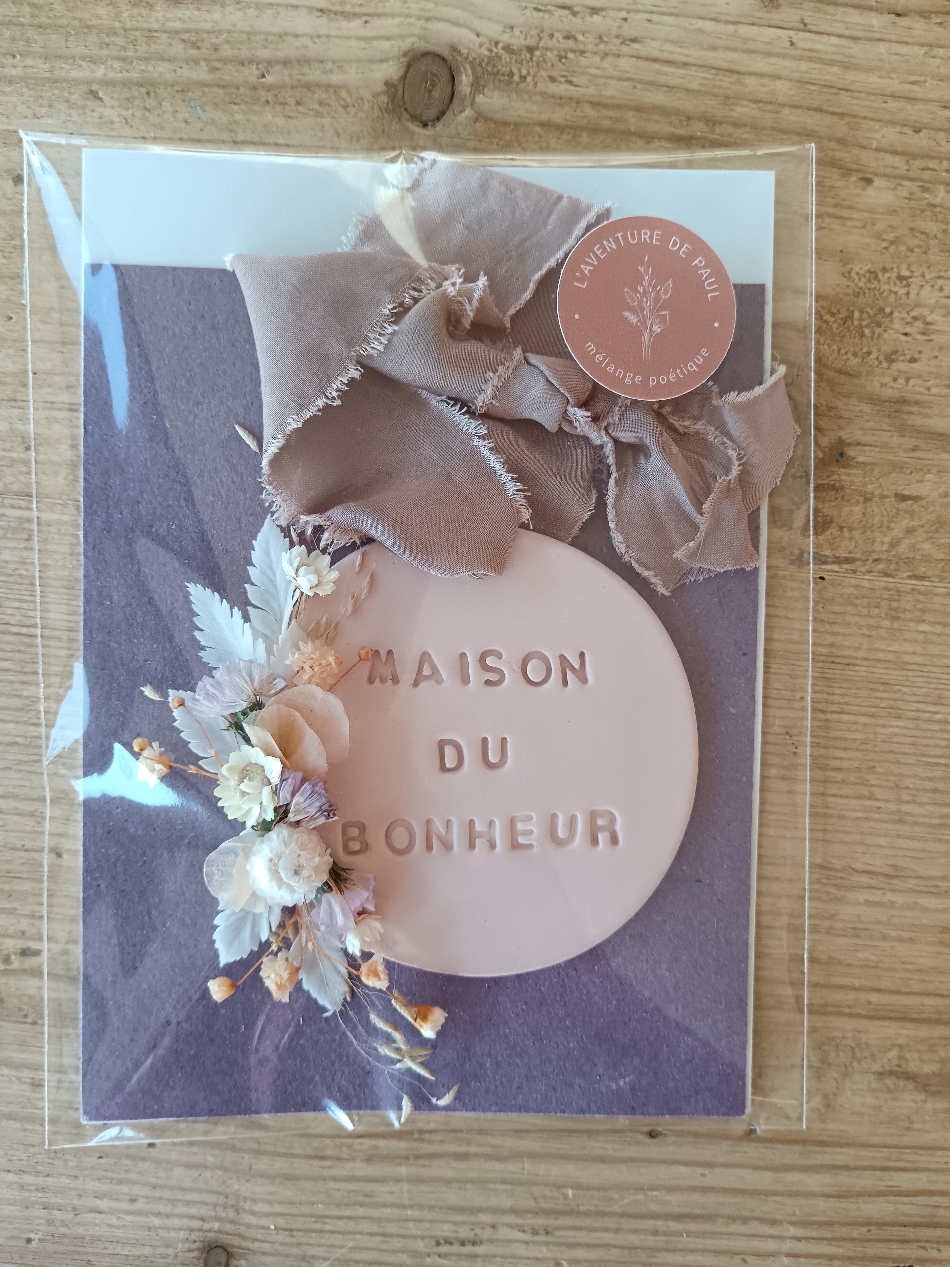 Médaillon en argile et fleurs stabilisées "Maison du bonheur"