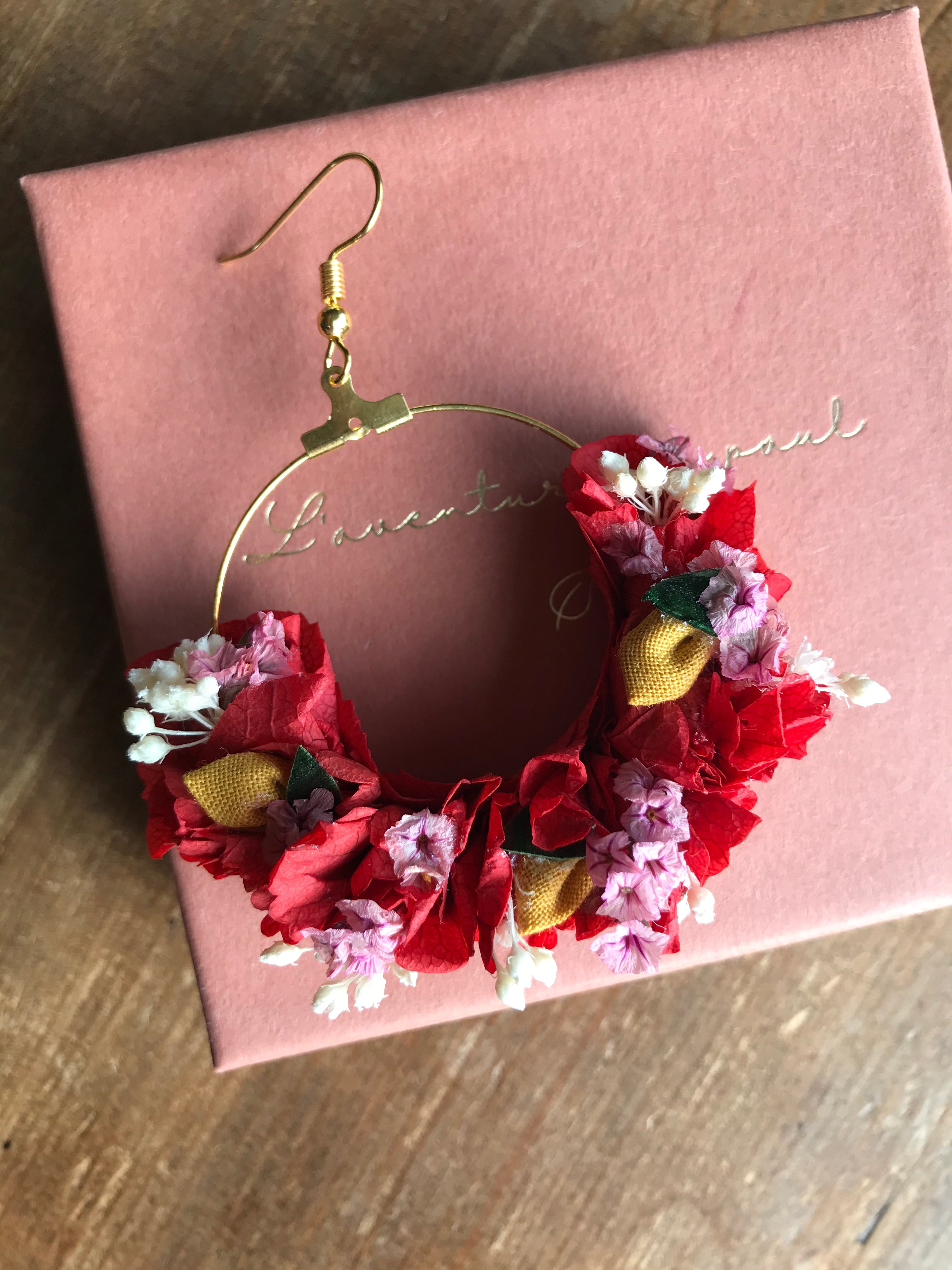 Boucles d’oreilles en fleurs stabilisées et tissu